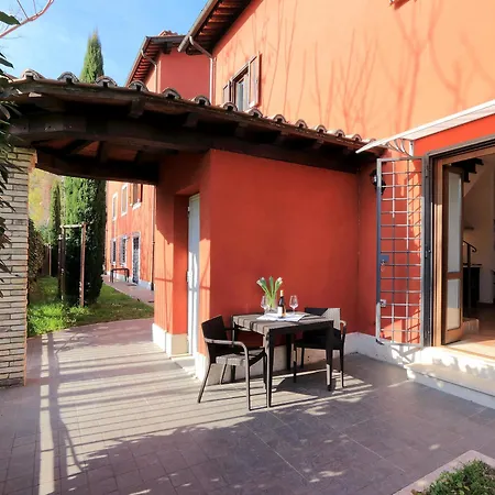 Borgo Papareschi Aparthotel 2*
